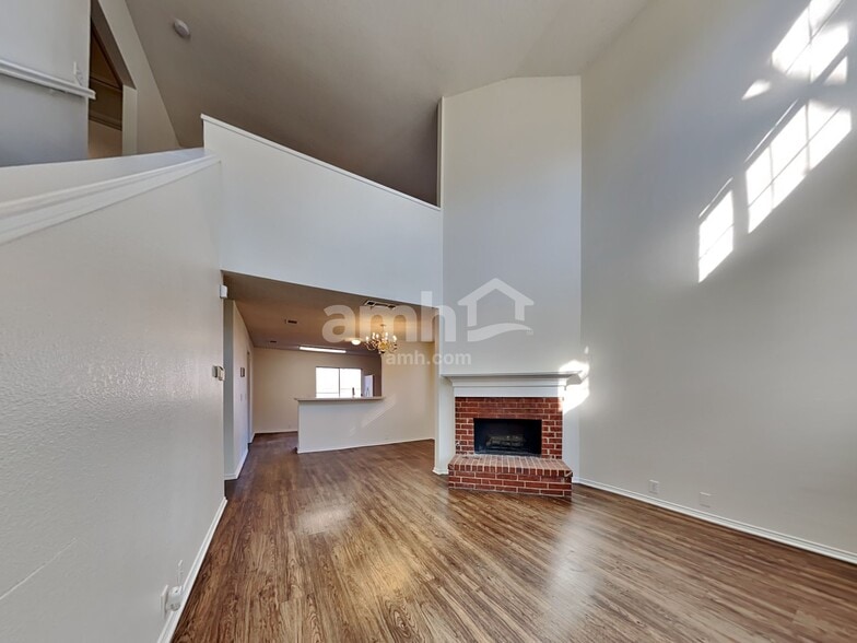 Building Photo - 214 High Pointe Ln