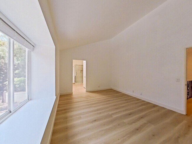 Building Photo - Stunning Remodeled Home in Dana Woods – Co...