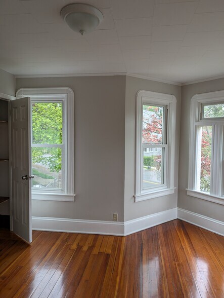 Building Photo - 693 Belmont Ave