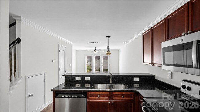 Building Photo - 1224 Green Oaks Ln