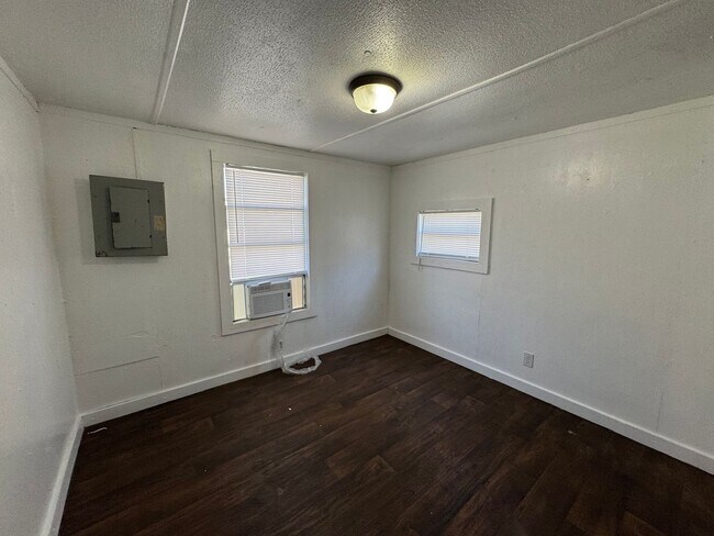 Building Photo - 2 Bedroom / 1 Bath Single wide for Rent – Irvin St, Live Oak, FL