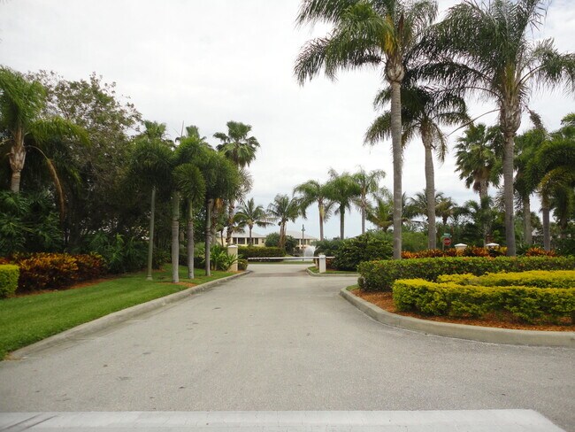 Building Photo - 1825 Bridgepointe Cir