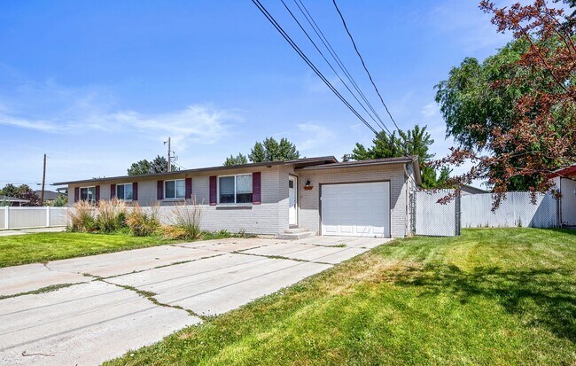 Building Photo - 2bd, 1b Cozy Home awaits in Boise Bench!