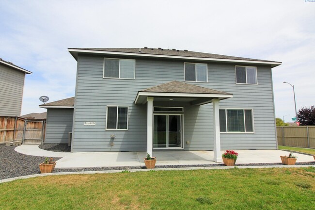 Building Photo - 4 Bed/2.5 Bath + an Office Home in Kennewick