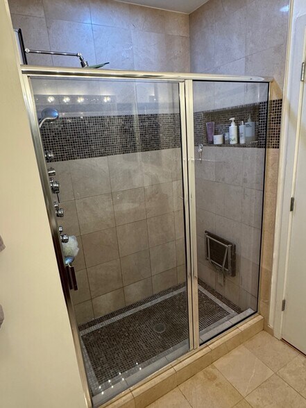 Building Photo - 700 N Larrabee St