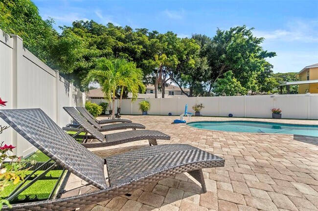 Building Photo - 4121 Eastridge Cir