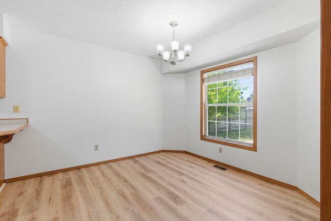 Building Photo - Nixa 3 bed 2 bath 2 car garage home!