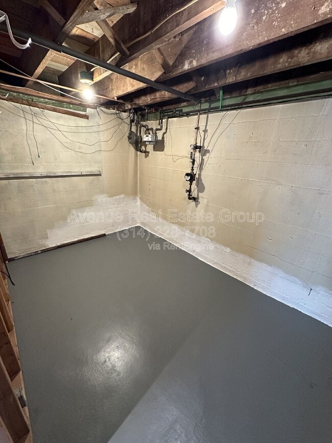 Building Photo - 425 Bismark Ave