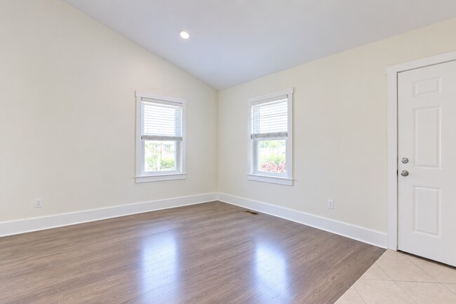 Building Photo - 65 Maytown Ave