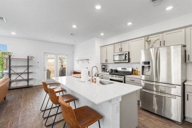 Building Photo - 3204 Egan Dr