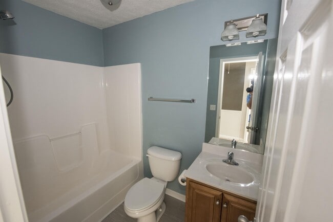 Building Photo - 2118 Winding Oak Dr