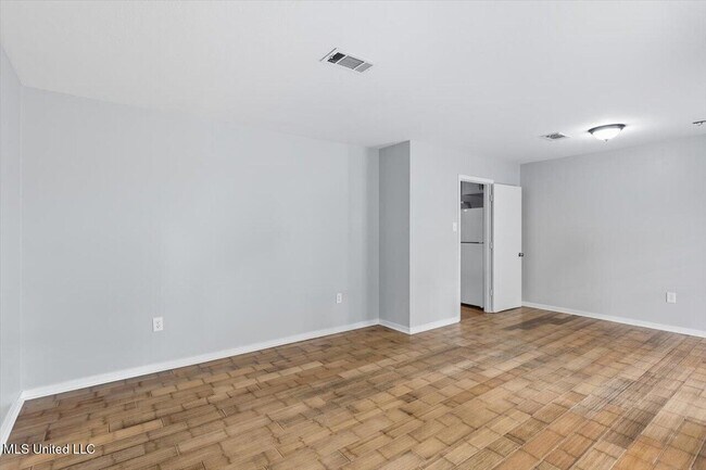 Building Photo - 23 Fox Glen Cir