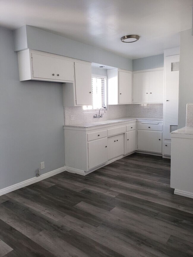 Interior Photo - 3384-3386 Martin Luther King Jr Blvd