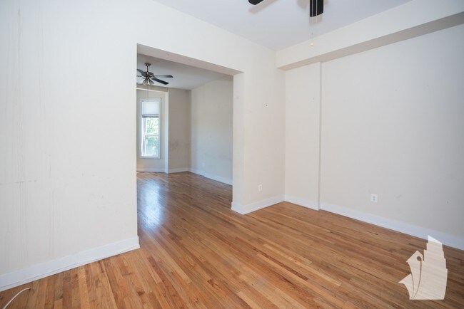 Building Photo - 3356 N Sheffield Ave