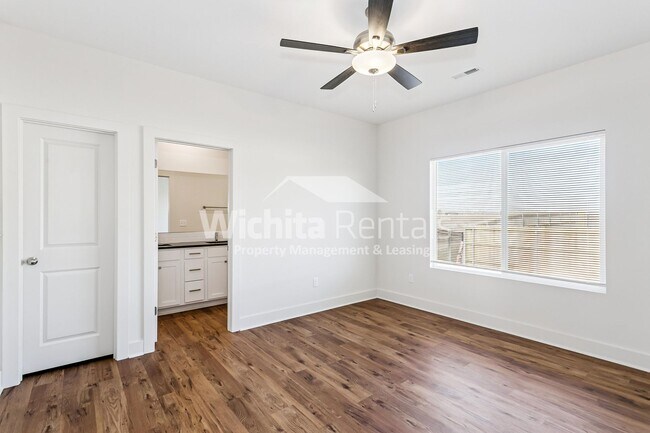 Building Photo - 1861-1861 S Hickory Creek Ct