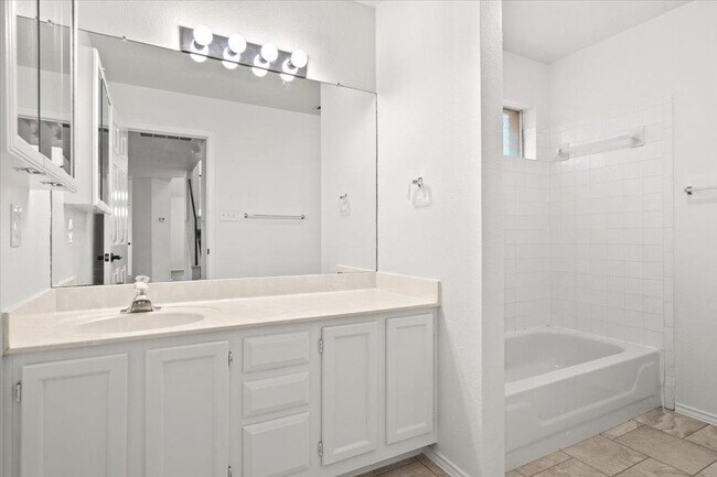 Building Photo - 15423 Quinley Dr