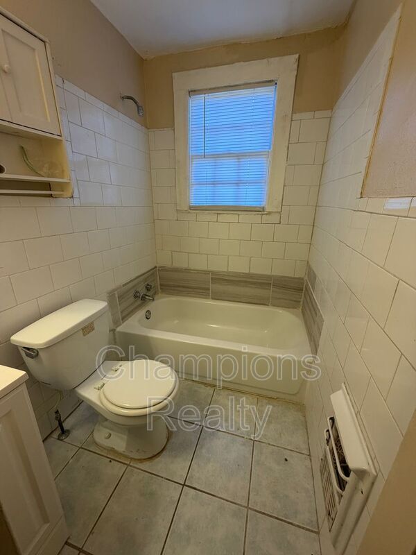 Building Photo - 2802 Pecan St