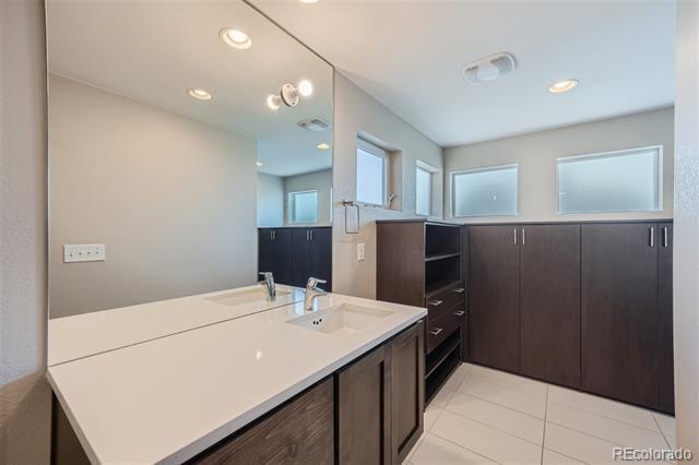 Building Photo - 6633 Avrum Dr