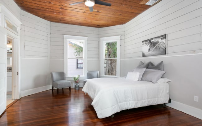 Building Photo - Historical Victorian Farmhouse minutes fro...