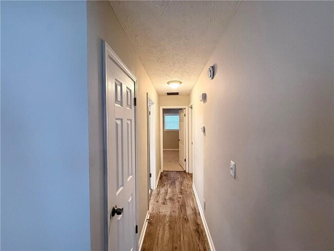 Building Photo - 1050 Mathews Ct