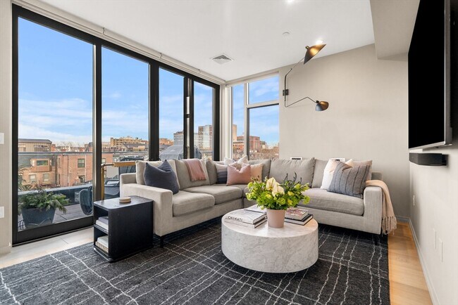 Building Photo - 7 E Springfield St