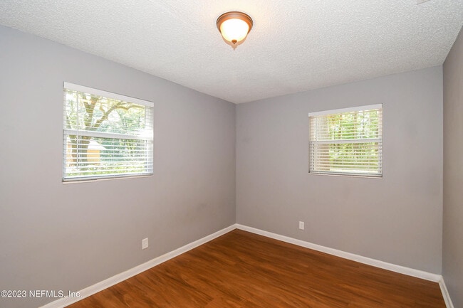 Building Photo - 868 Filmore Ln