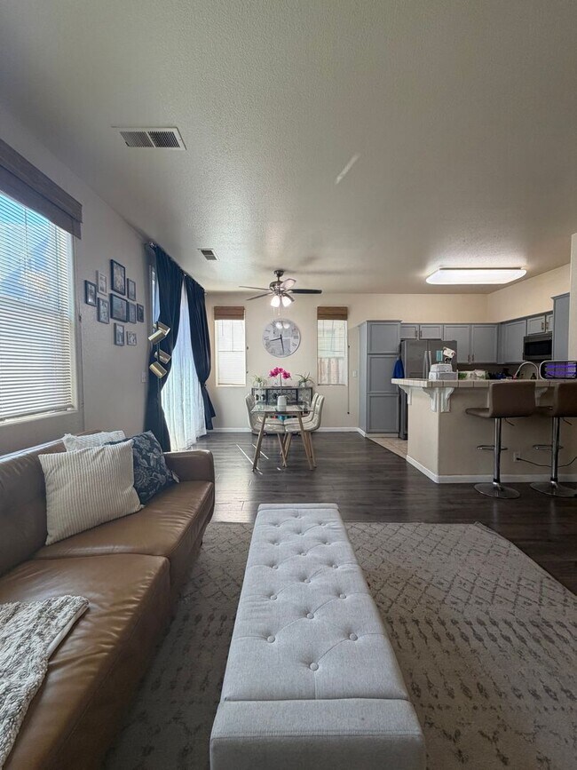 Building Photo - STUNNING Gated 3 Bed/2.5 Bath Soledad Home