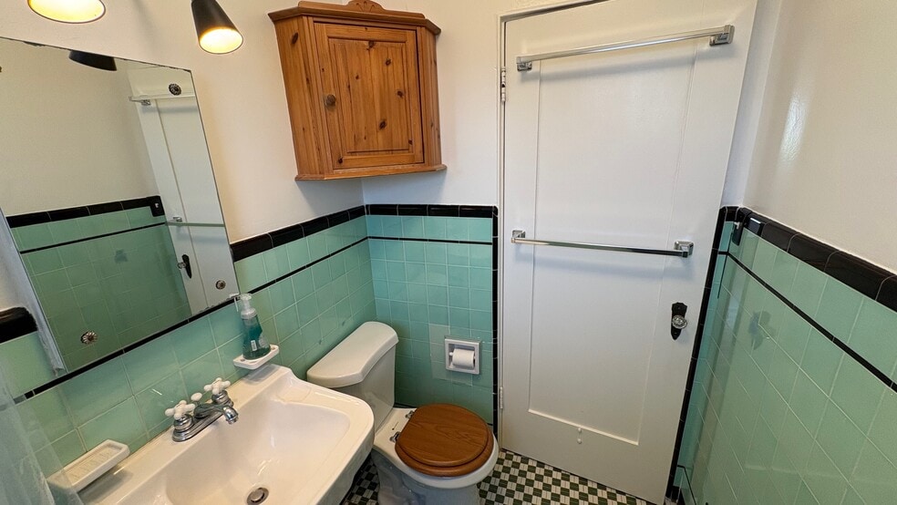 Building Photo - 1621 California Ave