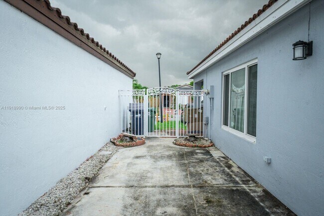 Building Photo - 17404 SW 142nd Pl