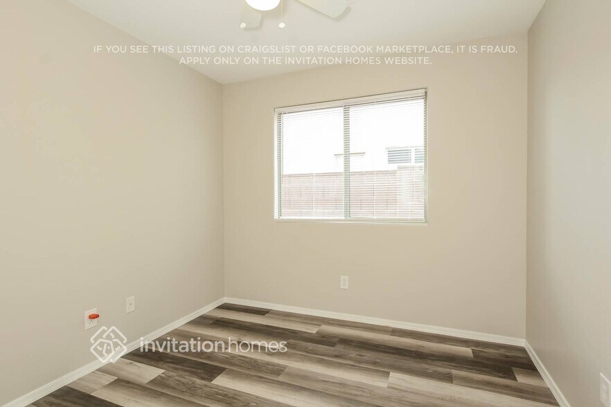 Building Photo - 15303 W Hope Dr