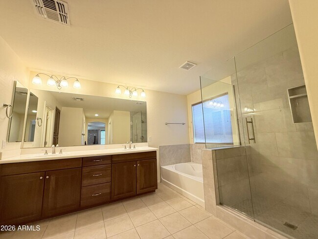 Building Photo - 3663 E Sparrow Pl