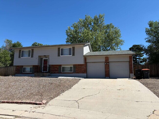 Building Photo - 1395 Hiawatha Dr