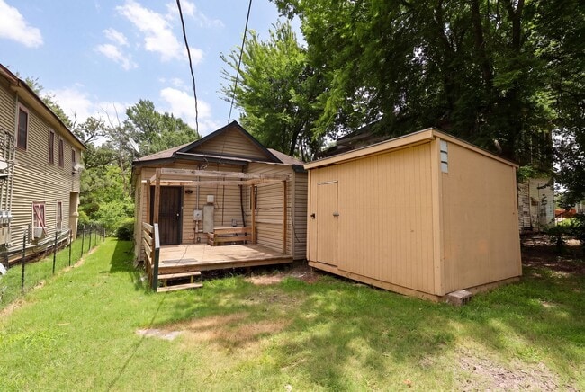Building Photo - Classic Charm with Modern Updates – Spacious 4 Bedroom Rental