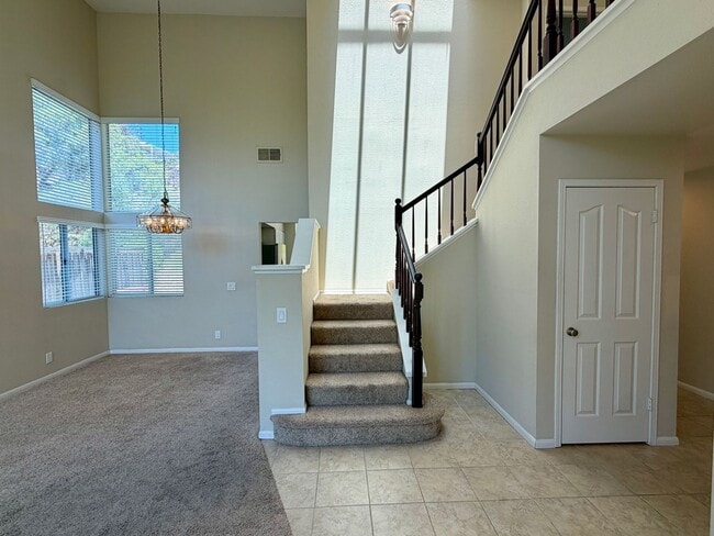 Building Photo - 3366 Waterford Dr
