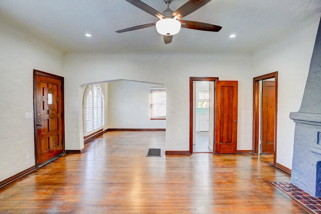 Building Photo - 479 Gaviota Ave