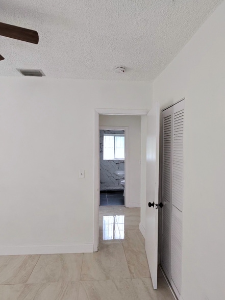 Building Photo - 890 NW 106th St