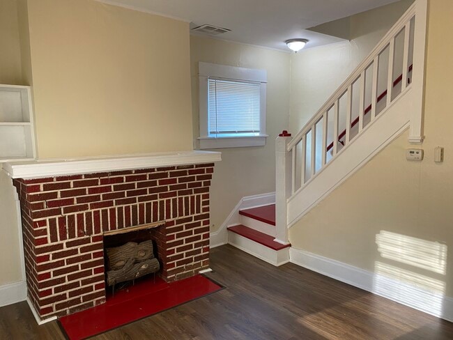 Building Photo - 271 Gift St.