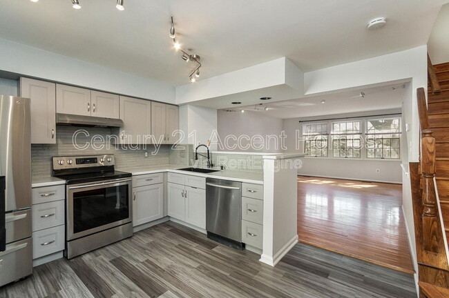 Building Photo - 5028 9th St S