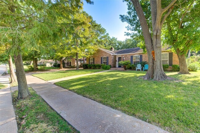 Building Photo - 1107 Blue Willow Dr