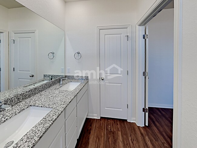 Building Photo - 211 Pebble Creek Run