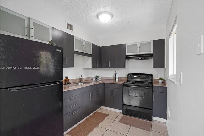 Building Photo - 500 NW 24th Ave