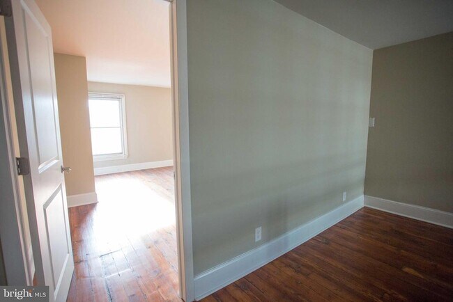 Building Photo - 723 Spruce St