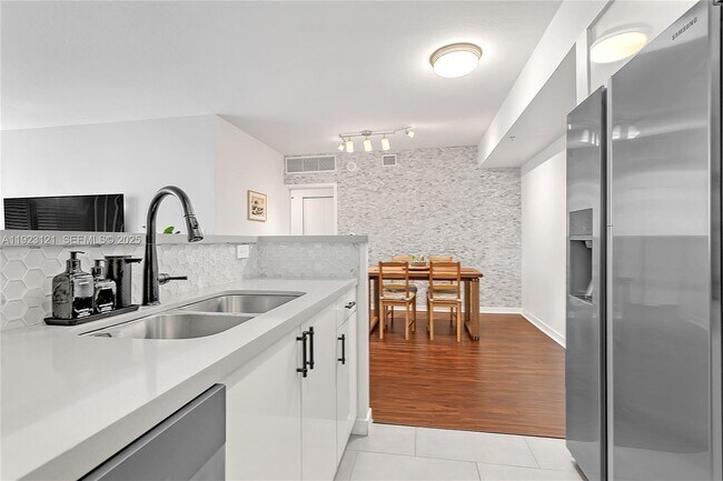 Building Photo - 335 S Biscayne Blvd