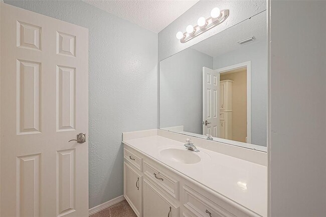 Building Photo - 13135 Finch Brook Dr