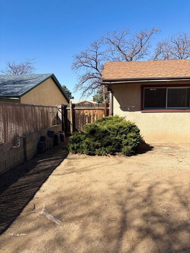 Building Photo - Foothills beauty! Must see!