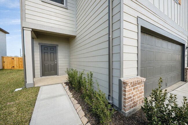 Building Photo - 8219 Vacek Xing Wy