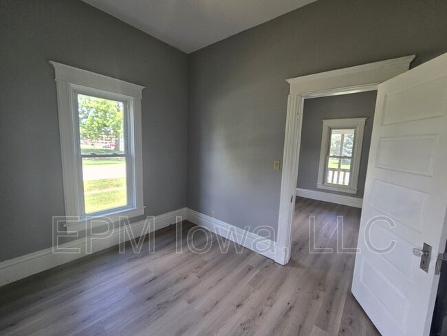 Building Photo - 301 Leland Ave