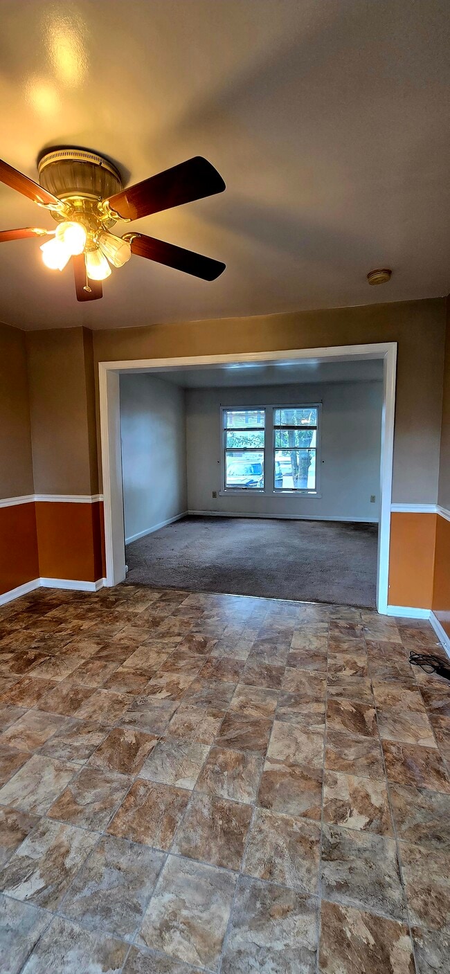 Building Photo - 705 Emily Ln