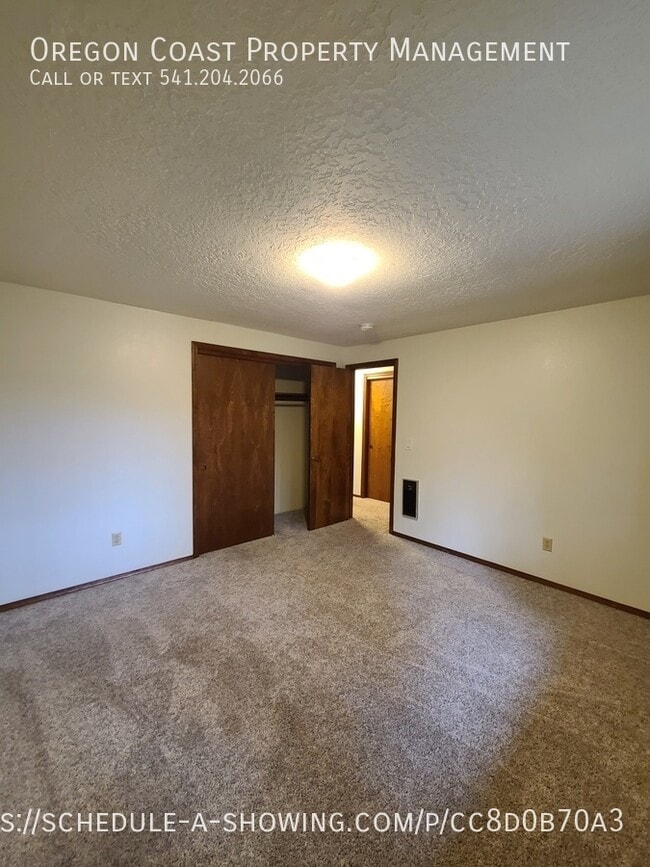 Building Photo - 835 Manzanita Ave