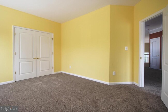 Building Photo - 40424 Milford Dr